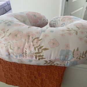 Piccolo Bambino Nursing and Breastfeeding Pillow in Excellent Condition